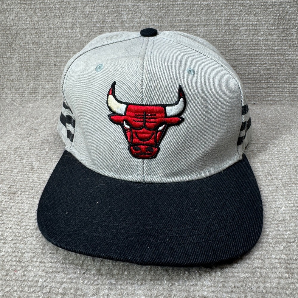 Chicago Bulls‎ White Wolf Snapback Gray Red Bull Logo Black Brim Adjustable Hat